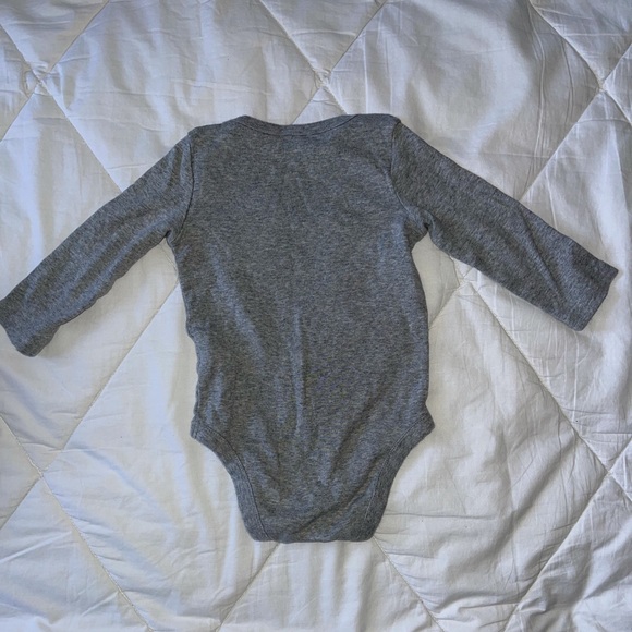 GAP Onesie 🧸 - Picture 2 of 4